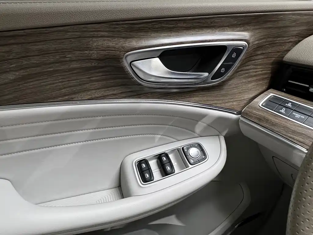 Roewe iMAX8 — фото 13