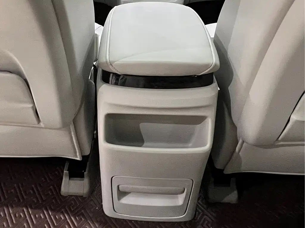 Roewe iMAX8 — фото 17