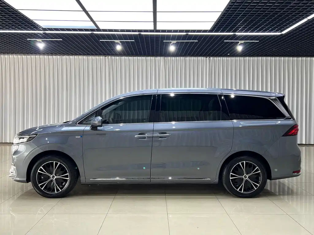 Roewe iMAX8 — фото 3
