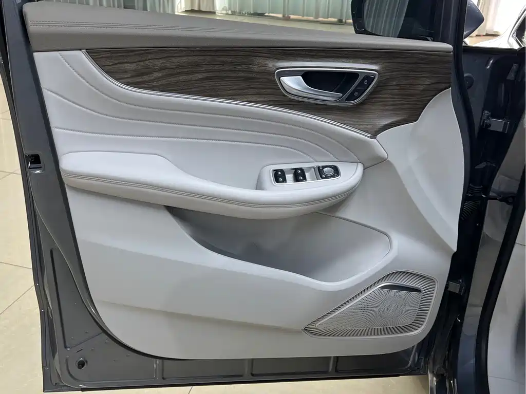 Roewe iMAX8 — фото 8