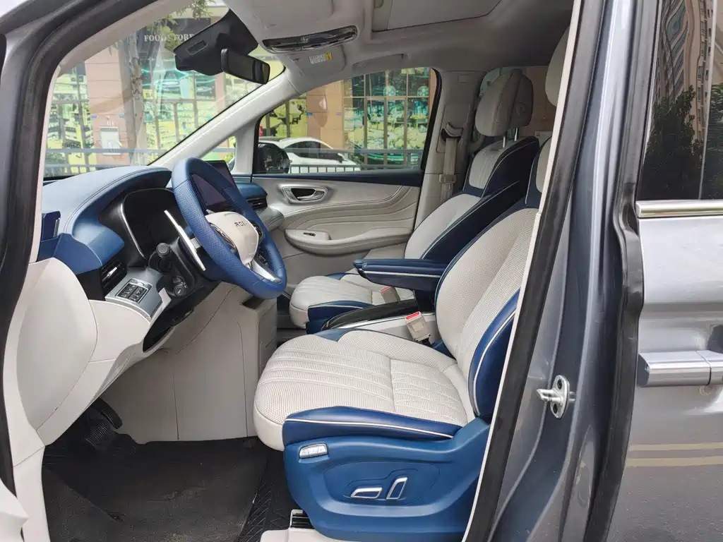 Roewe iMAX8 — фото 7