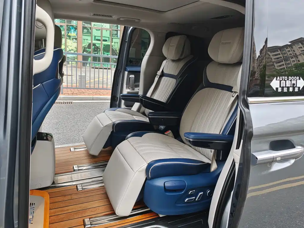 Roewe iMAX8 — фото 8