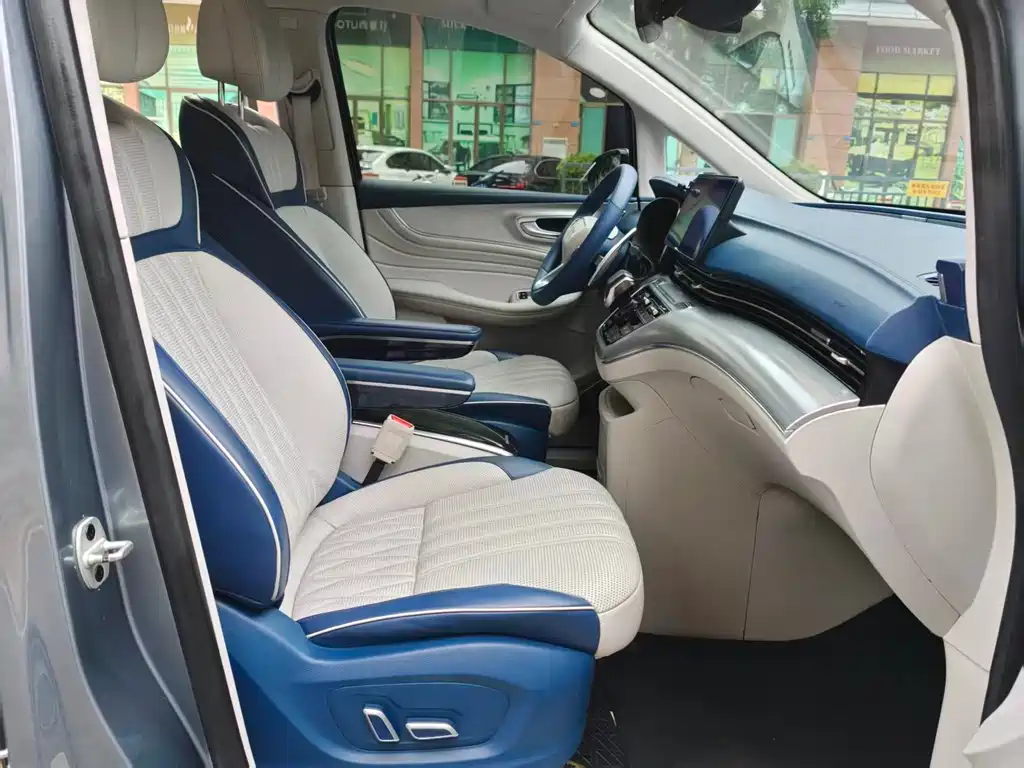Roewe iMAX8 — фото 9
