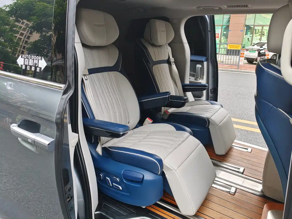 Roewe iMAX8 — фото 10