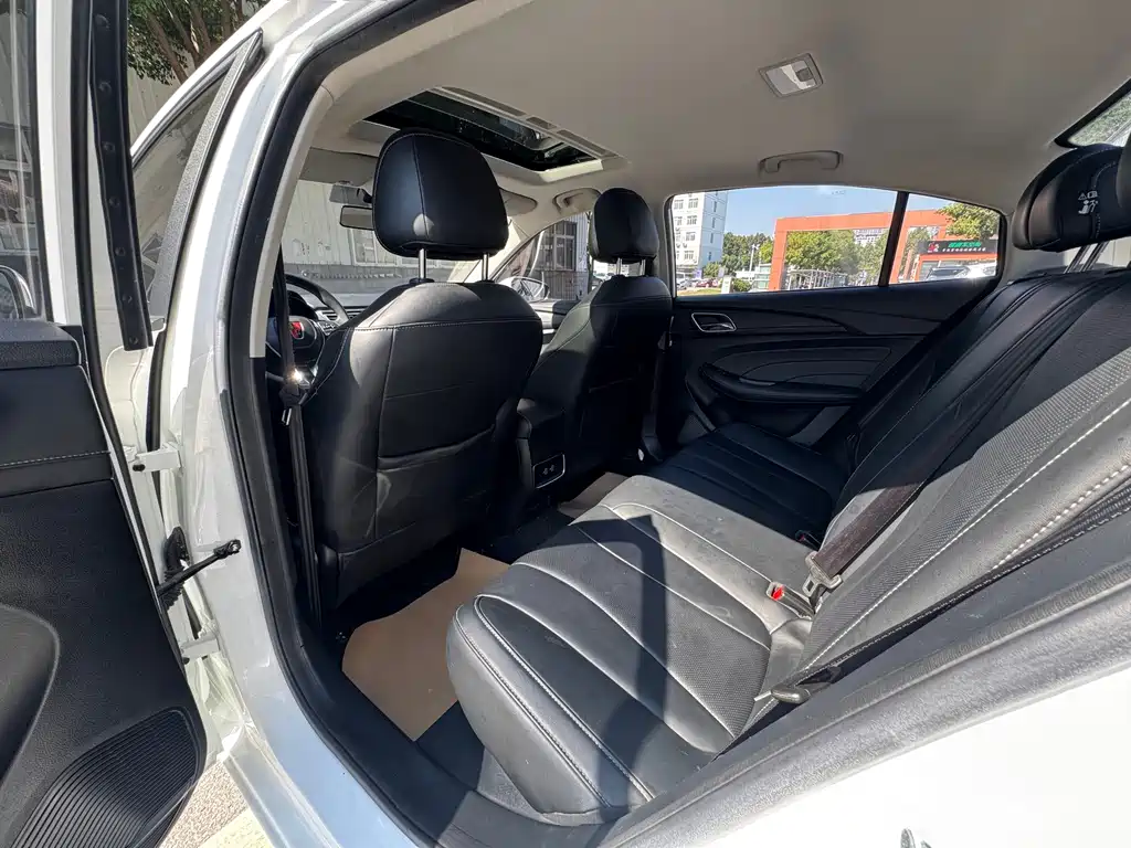 Roewe i5 — фото 8