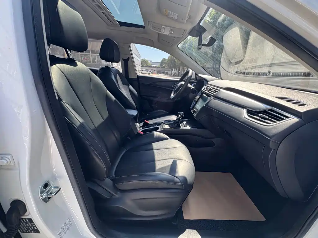 Roewe i5 — фото 10