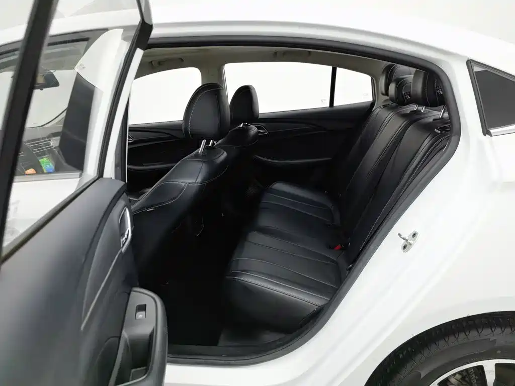 Roewe i5 — фото 15