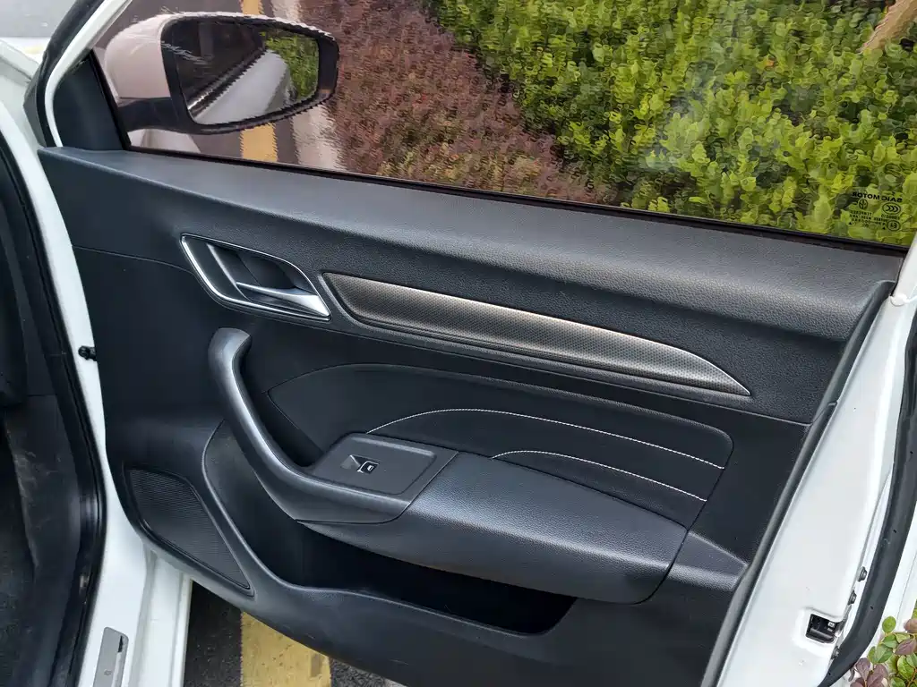 Roewe i6 Classic — фото 18