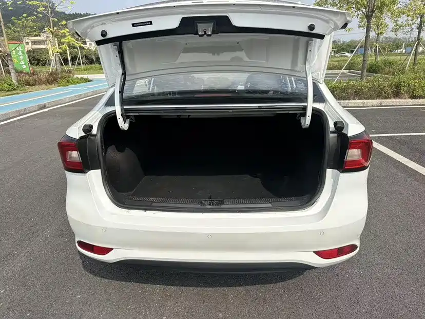 Roewe i5 — фото 20