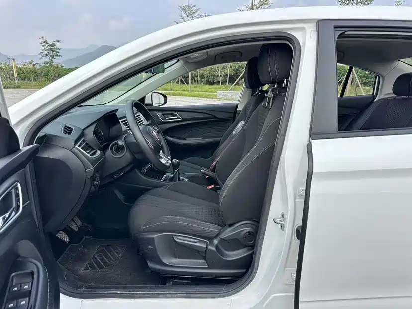 Roewe i5 — фото 26