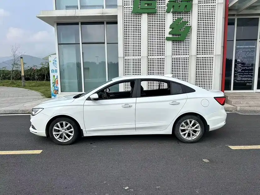 Roewe i5 — фото 8