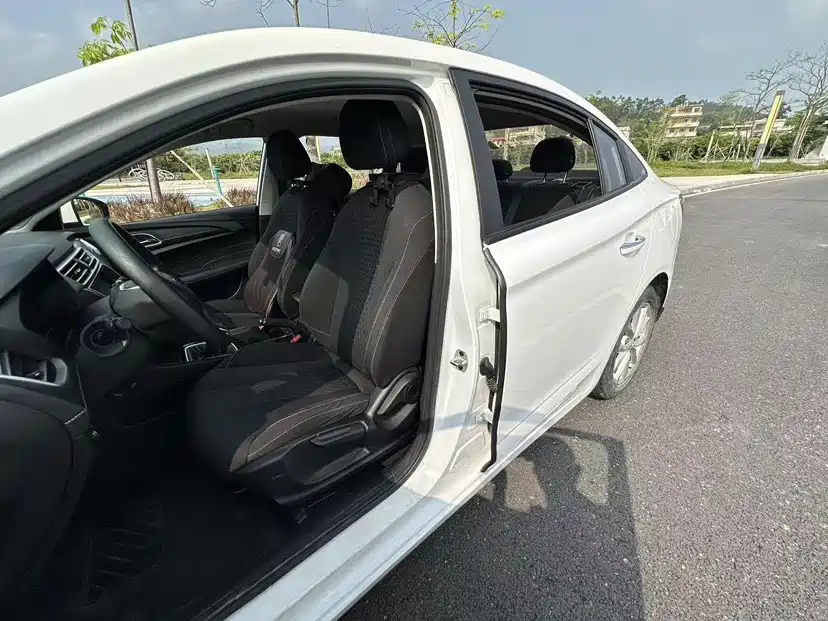 Roewe i5 — фото 9