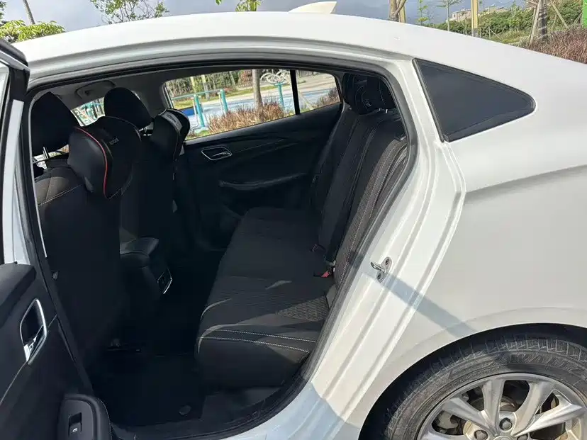 Roewe i5 — фото 10
