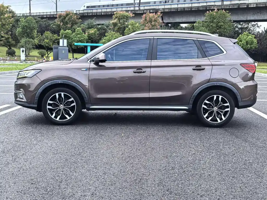 Roewe RX5 — фото 3