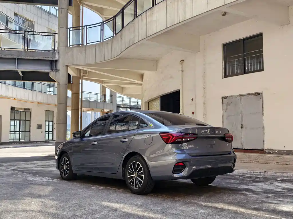Roewe i5 — фото 4
