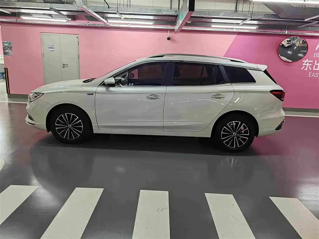 Roewe Ei5 — фото 3