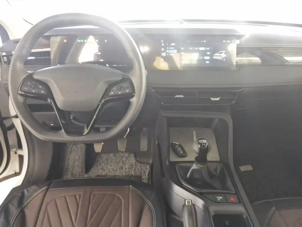 Roewe i5 — фото 10