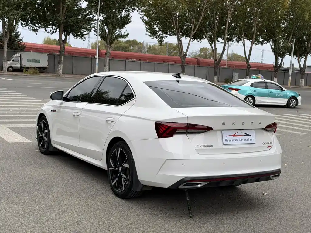 Skoda Octavia — фото 4