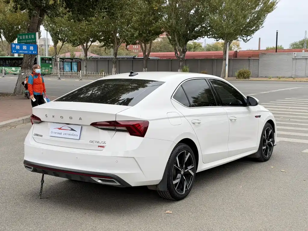 Skoda Octavia — фото 6