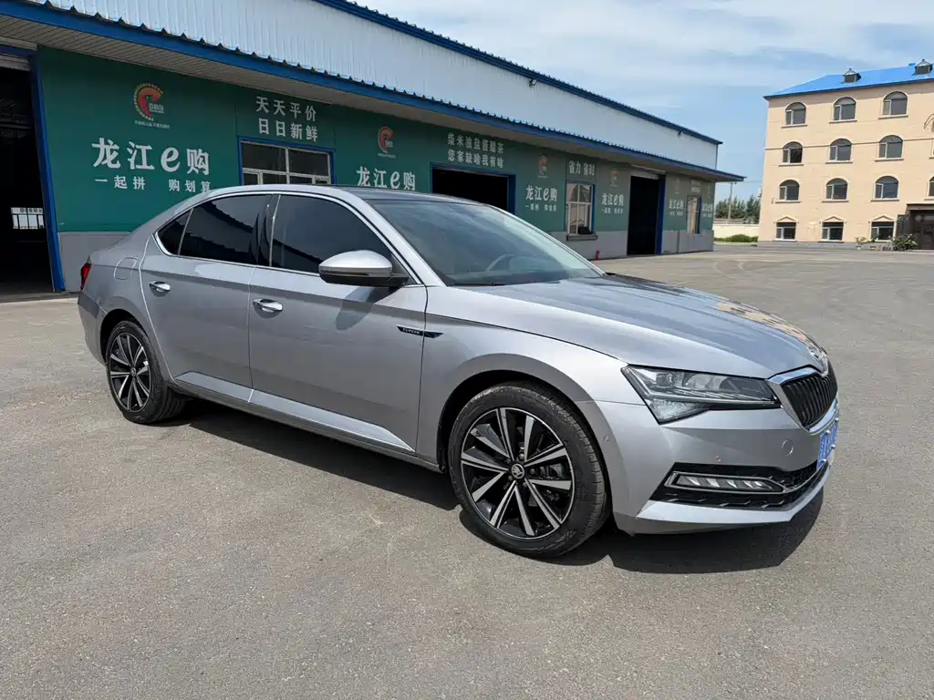 Skoda Superb — фото 2