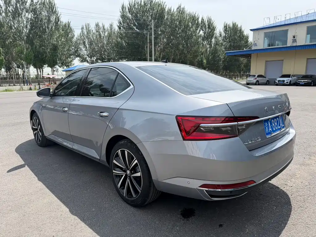 Skoda Superb — фото 5