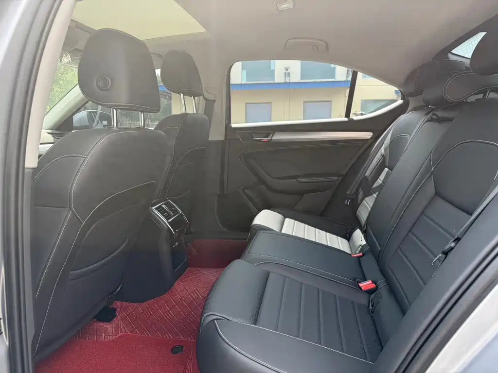 Skoda Superb — фото 7