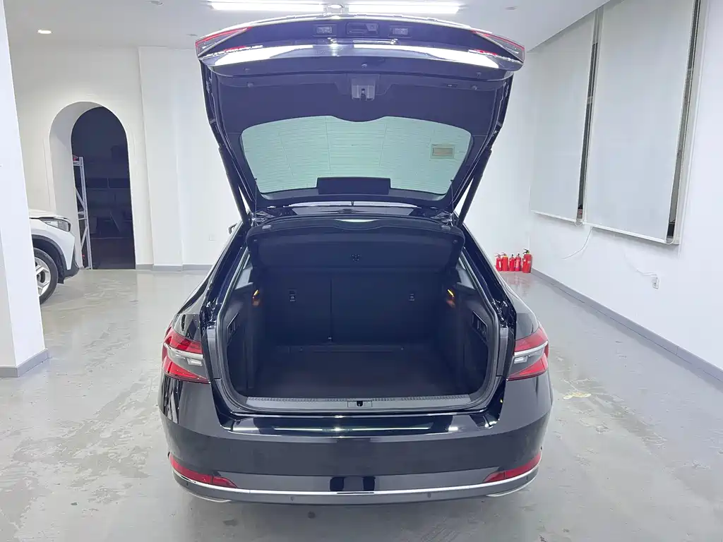 Skoda Superb — фото 14