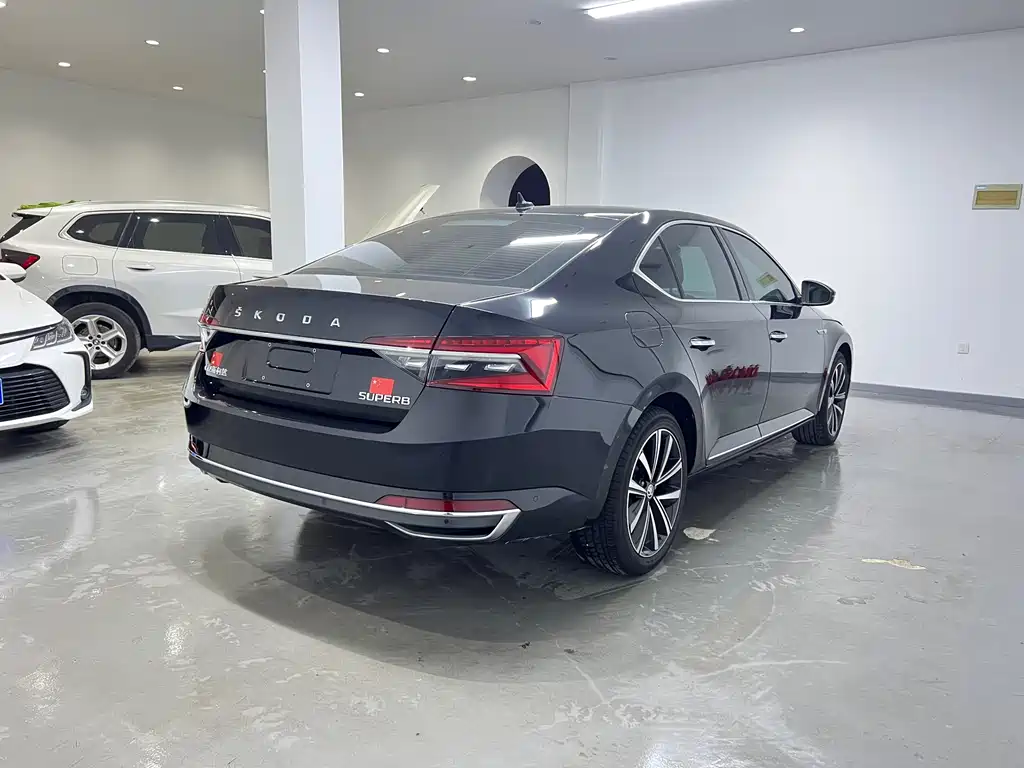 Skoda Superb — фото 3
