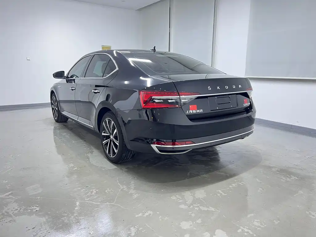 Skoda Superb — фото 5