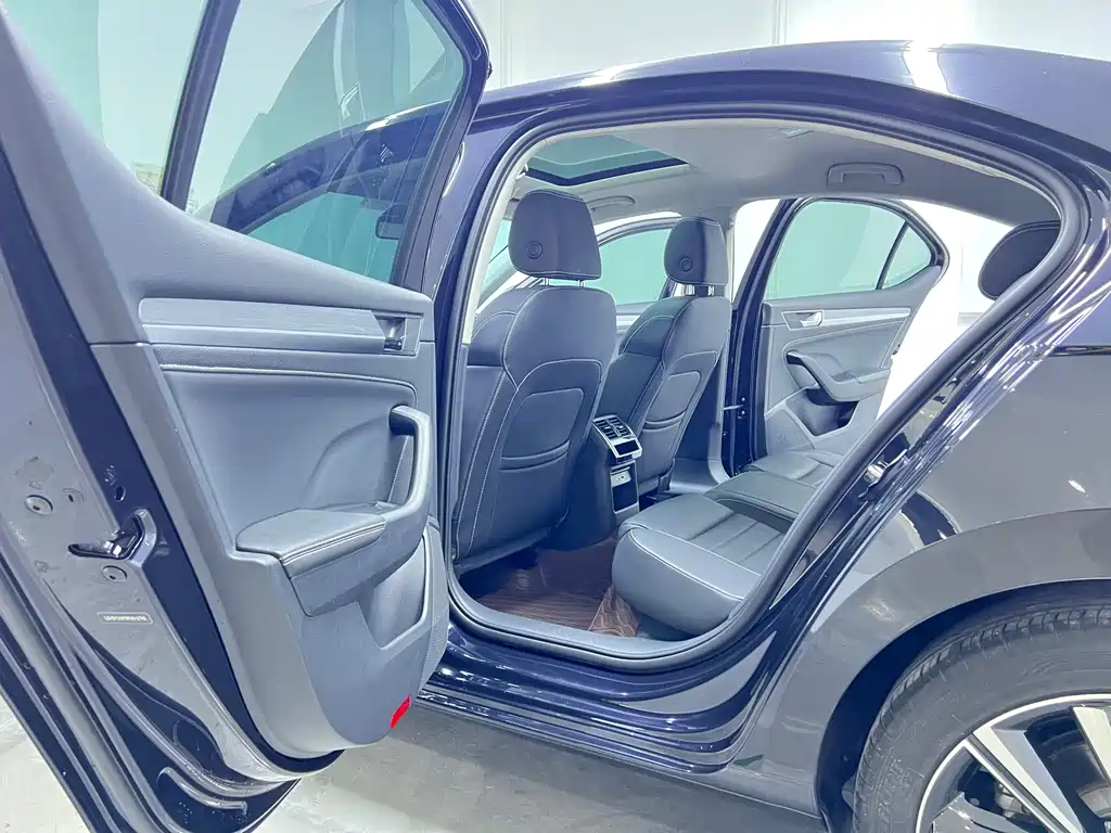 Skoda Superb — фото 7