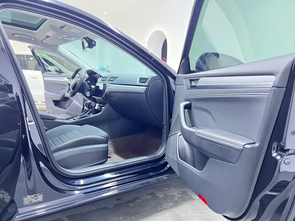Skoda Superb — фото 9