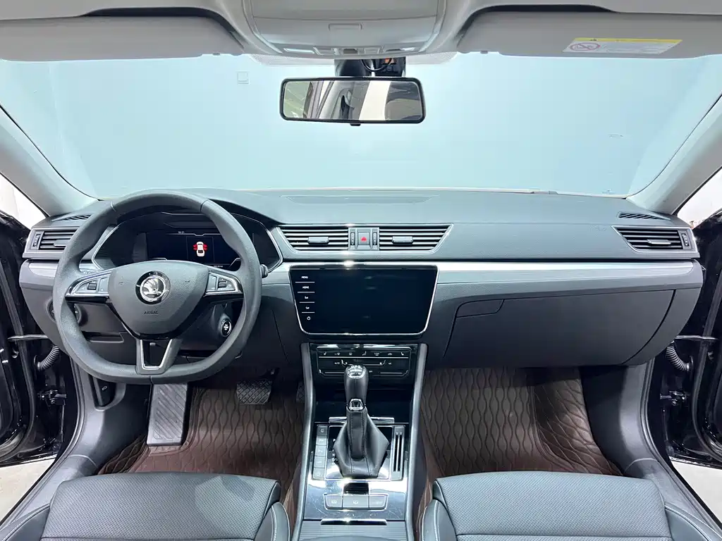 Skoda Superb — фото 10