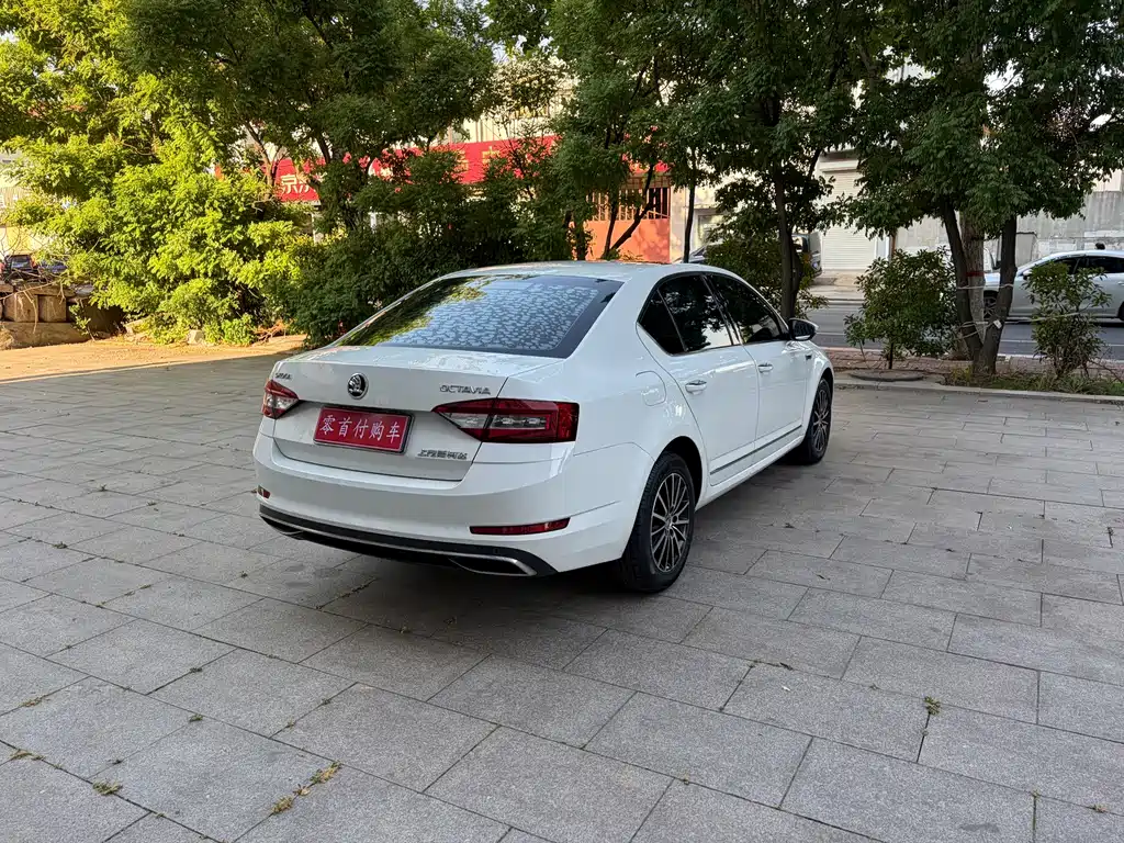 Skoda Octavia — фото 5