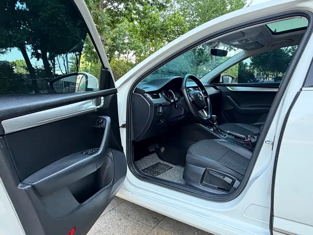 Skoda Octavia — фото 8