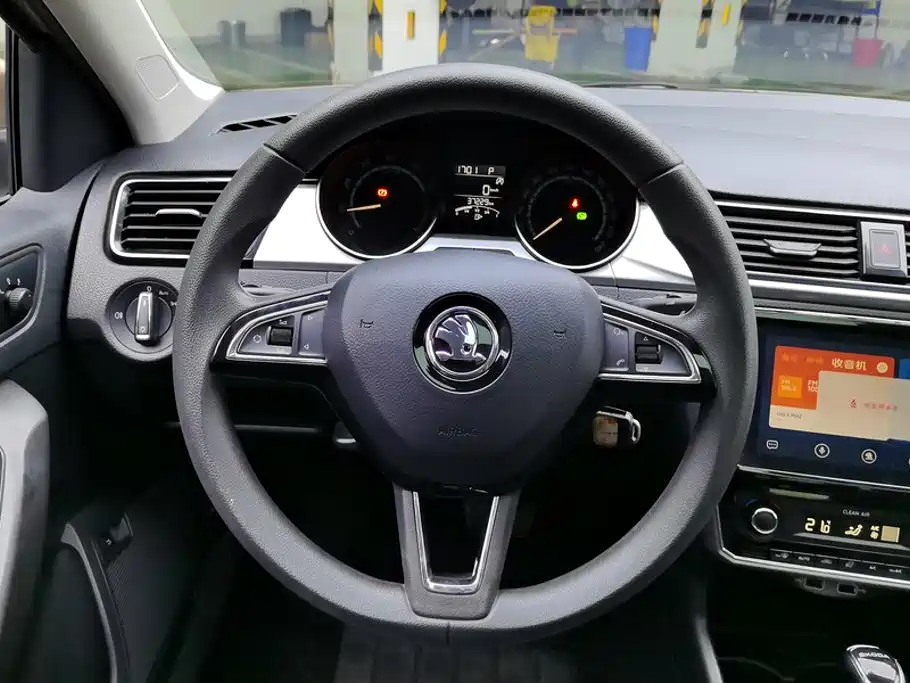 Skoda Rapid — фото 15
