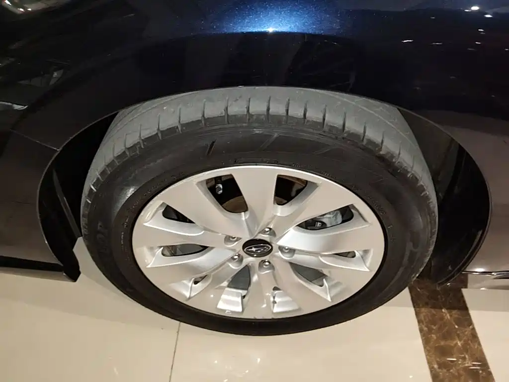Subaru Legacy — фото 23