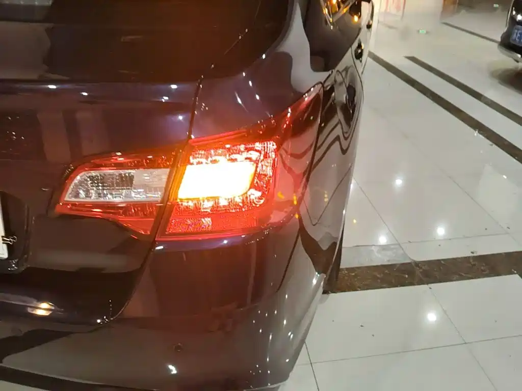 Subaru Legacy — фото 8