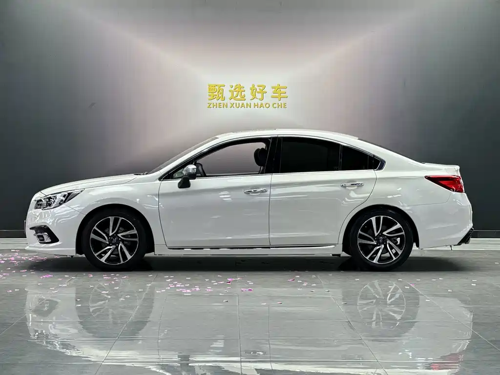 Subaru Legacy — фото 4