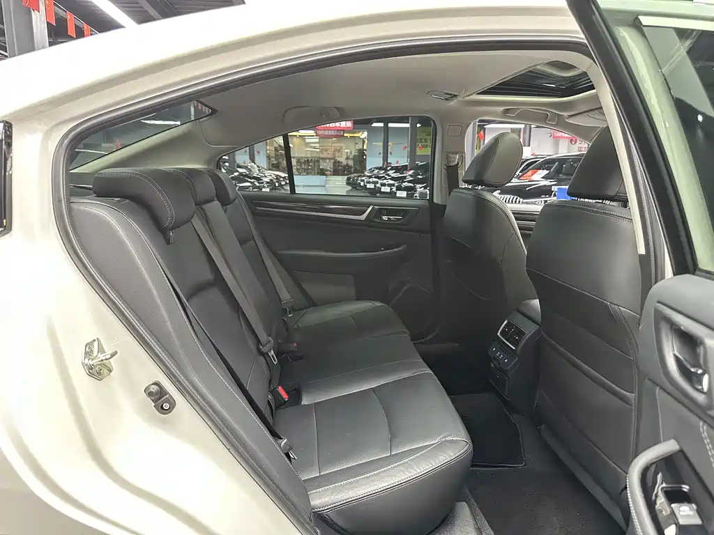 Subaru Legacy — фото 6