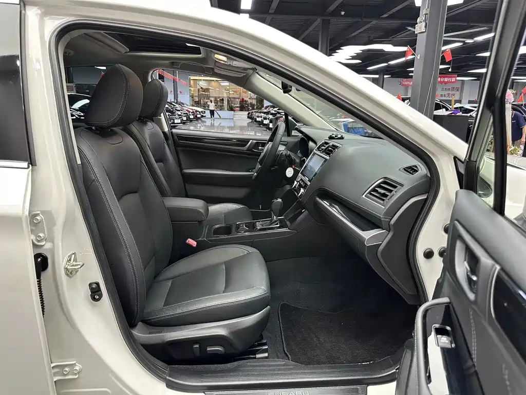 Subaru Legacy — фото 7