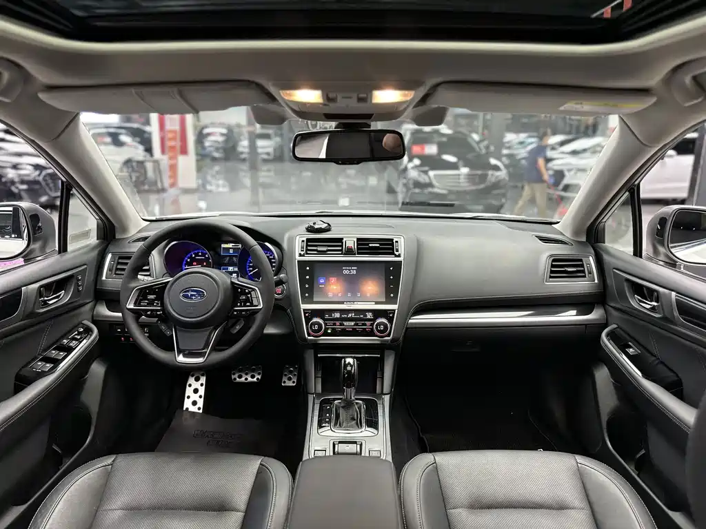 Subaru Legacy — фото 8