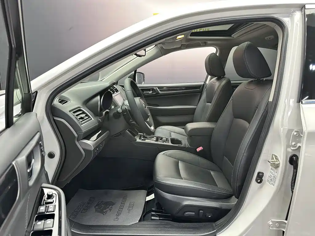 Subaru Legacy — фото 9