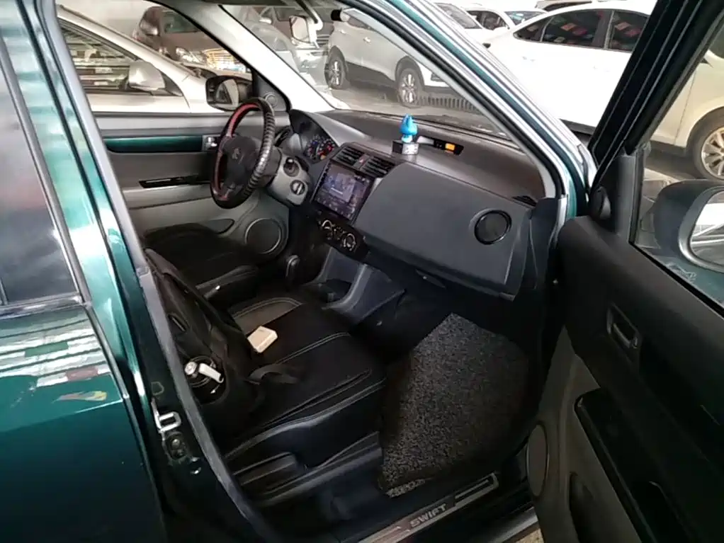 Suzuki Swift — фото 25