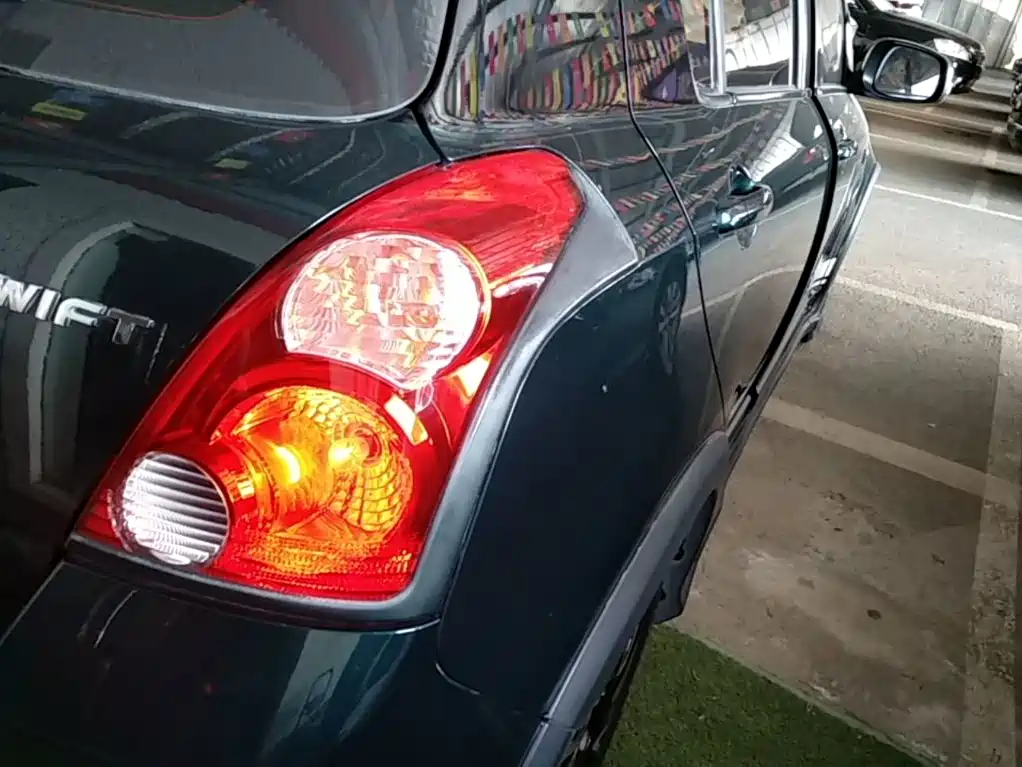 Suzuki Swift — фото 8