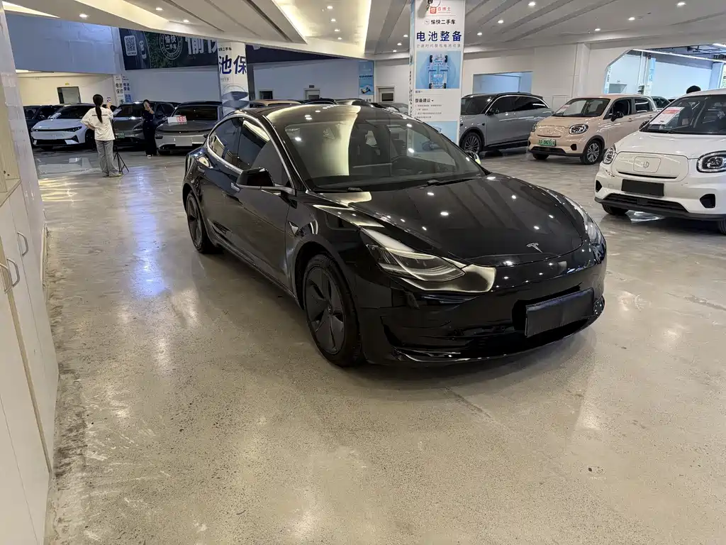 Tesla Model 3 — фото 3