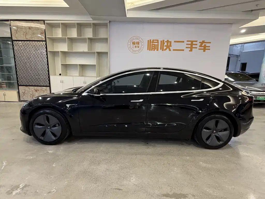 Tesla Model 3 — фото 4