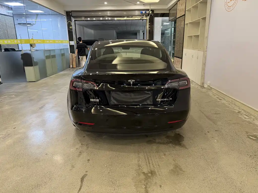 Tesla Model 3 — фото 6