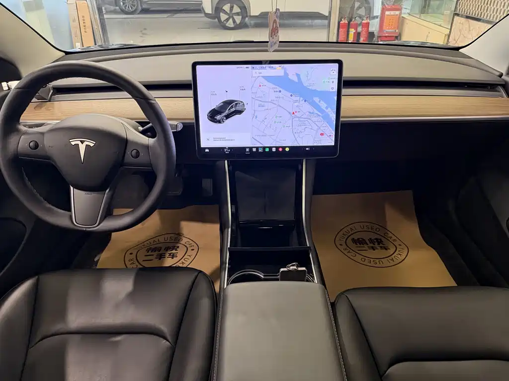 Tesla Model 3 — фото 10
