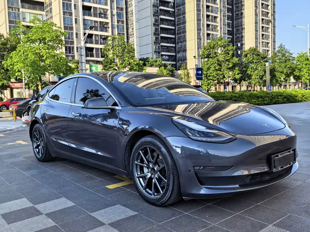 Tesla Model 3 — фото 3