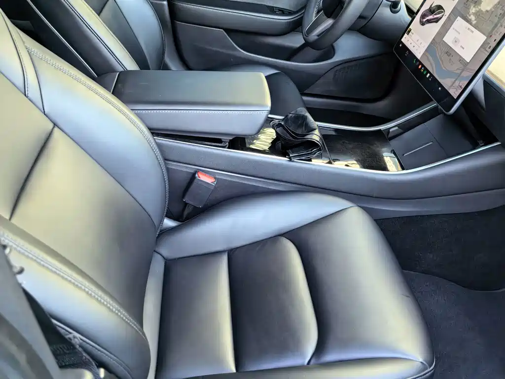 Tesla Model 3 — фото 4